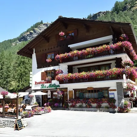 Les Melezes Отель Hauderes